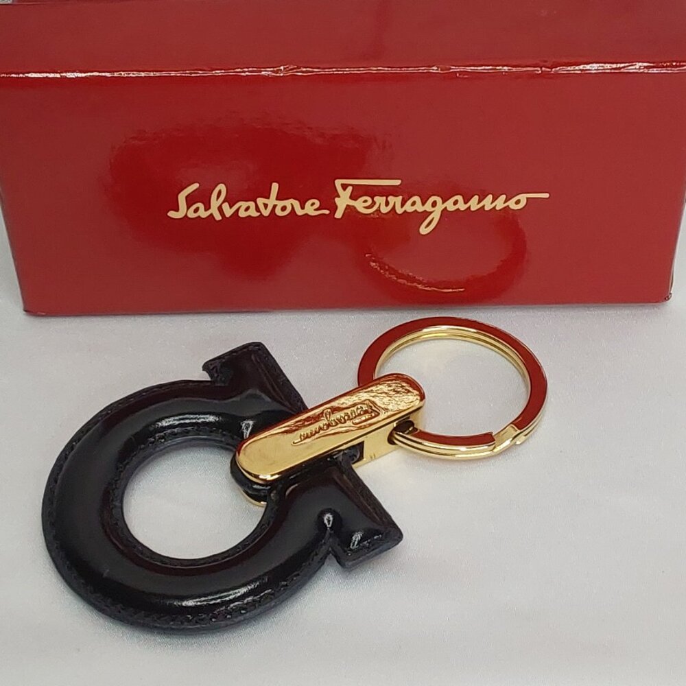 SALVADOR FERRAGAMO 'GANCINI' LEATHER KEY FOB GOLD KEY RING W/ORIGINAL BOX - Picture 5 of 16